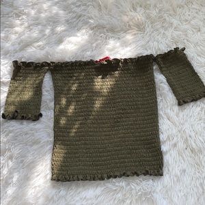 Off the shoulder crop